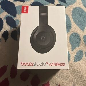 Beats Studio3 Wireless Headphones - (BOX ONLY)